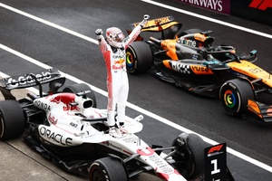 asics Honda Racung レッドブル　F1 鈴鹿　レプリカ　ホンダ 日の丸カラーが鈴鹿を駆ける！ レッドブル、日本GP特別カラーリングを