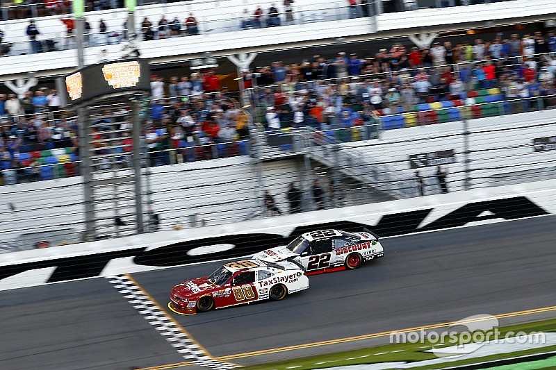 Xfinity: Chase Elliott gewinnt Generalprobe in Daytona