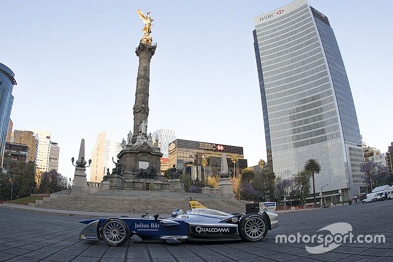 Salvador Durán, Team Aguri en el Ángel de la Independencia en la Ciudad de México