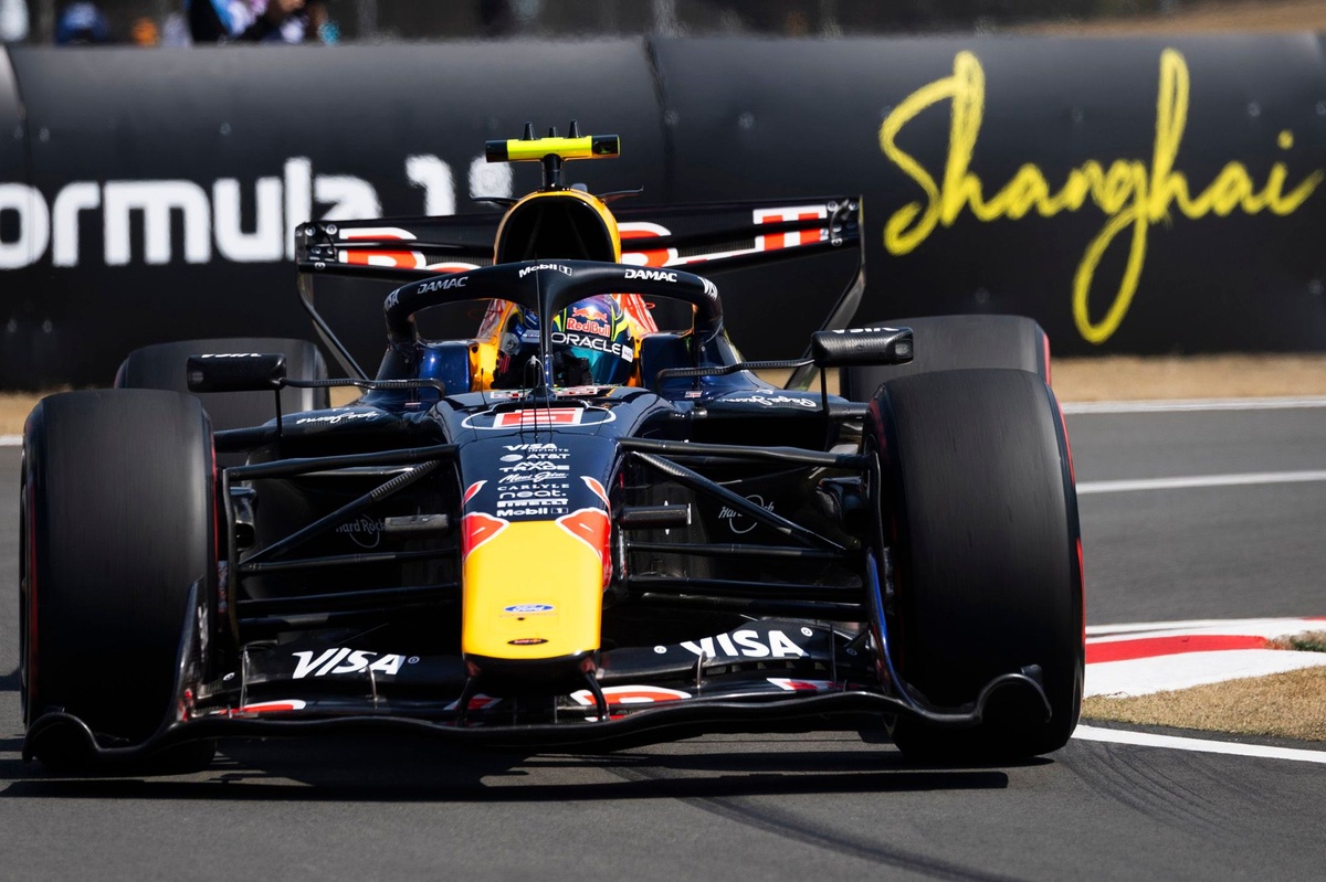 Hadjar à deux secondes mais satisfait ne de pas être "trop loin" de Verstappen