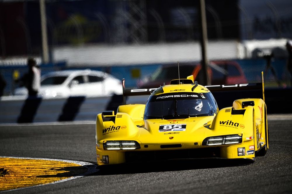 #85 JDC-Miller MotorSports Porsche 963: Nico Pino, Bryce Aron, Tijmen van der Helm