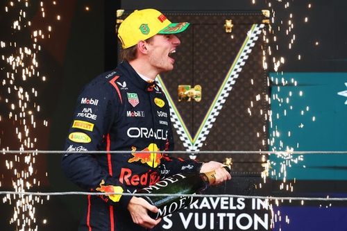 Cómo el "riesgo" fue la clave para la remontada de Verstappen en Brasil 