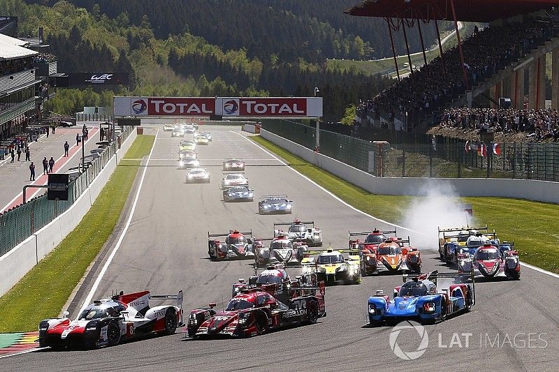 Start: #8 Toyota Gazoo Racing Toyota TS050: Sébastien Buemi, Kazuki Nakajima, Fernando Alonso leads