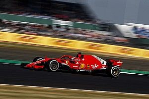 Vettel cerró el viernes delante de Hamilton en Silverstone