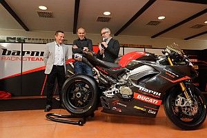 Il Barni Racing Team si divide tra WSBK e CIV, ma c'è anche la Panigale V4