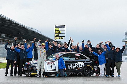 VLN 9: Titelverteidiger Michael Schrey auch 2017 VLN-Champion