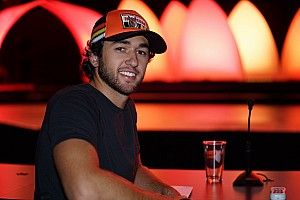 Chase Elliott, Ryan Blaney to judge Hooters International Pageant