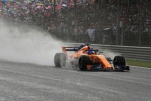 Az év TOP10 csapatrádiós beszélgetése – Raikkönen nem kap inni, Alonsónak egy rakéta sem lenne elég…