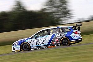 Croft BTCC: Sutton converts pole to first 2018 win