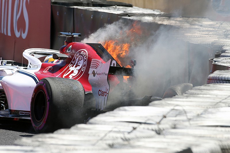 Képeken a lángoló Alfa Romeo Sauber a Francia Nagydíjról