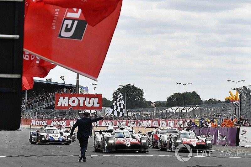 Winners #8 Toyota Gazoo Racing Toyota TS050: Sébastien Buemi, Kazuki Nakajima, Fernando Alonso cross the finish line