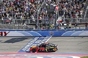 NASCAR Cup Series: Truex torehkan kemenangan perdana