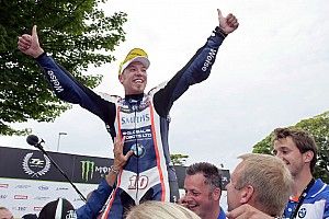 Isle of Man TT: Hickman triumphs again in delayed Superstocks