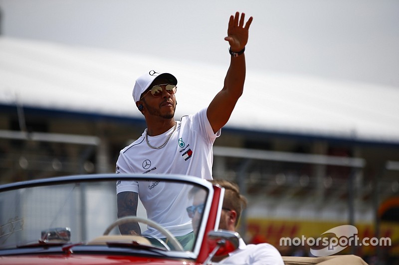 Hamilton: Mercedes, Ferrari'yi yenmek için ekstra bir şeyler yapmalı