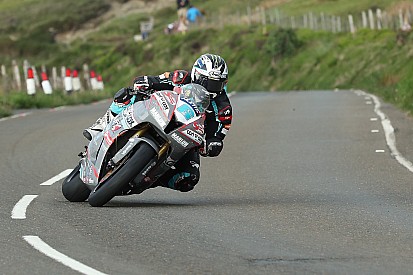 TT 2018, Supersport: Michael Dunlop vince con il nuovo record