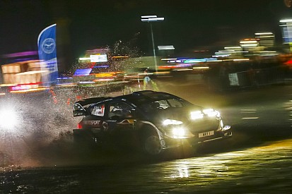 Gran Bretagna, PS15: la nebbia sconvolge la classifica. Ogier fora ma è 2°!