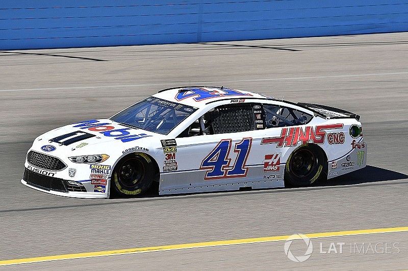 Kurt Busch stays out, steals Stage 2 win at Phoenix