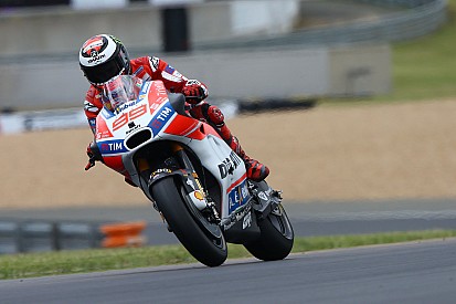 Arrancan los test de Montmeló con los nuevos Michelin