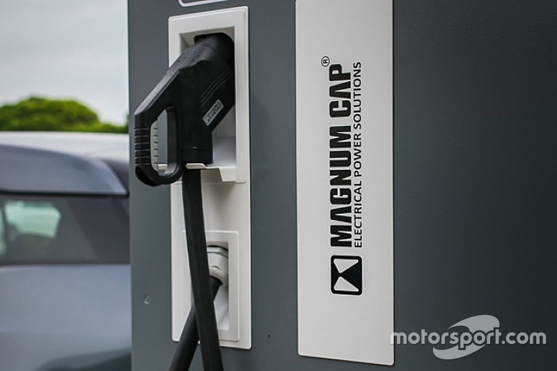 Le Tesla da corsa saranno ricaricate dalla Magnum Cap