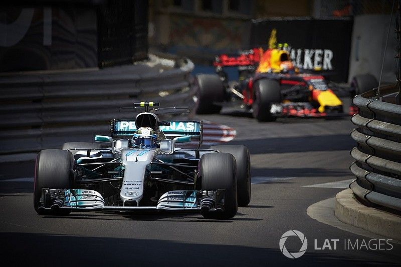 Valtteri Bottas, Mercedes AMG F1 W08, Max Verstappen, Red Bull Racing RB13