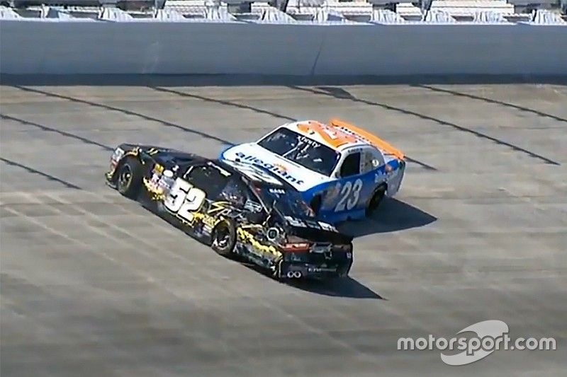 Joey Gase, Jimmy Means Racing Chevrolet, Spencer Gallagher, GMS Racing Chevrolet, crash