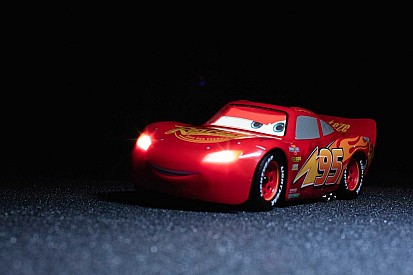 Un Rayo McQueen de radio control que mueve los ojos