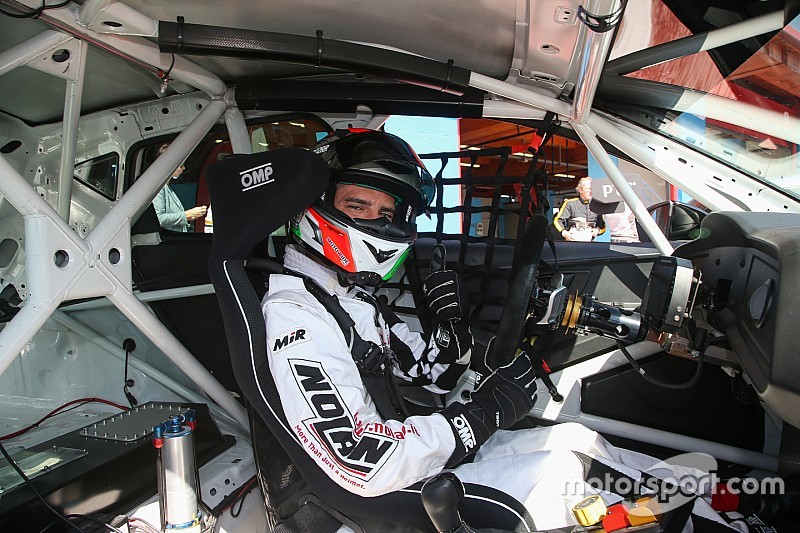 Marco Melandri correrà nella Seat Leon Cup Italia ad Imola