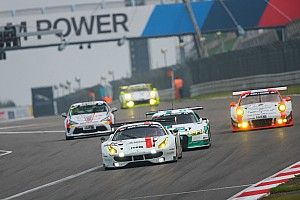 Une Ferrari de la Suisse à la chasse dans la VLN