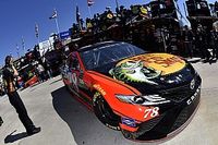 Truex lidera la primera práctica en Las Vegas