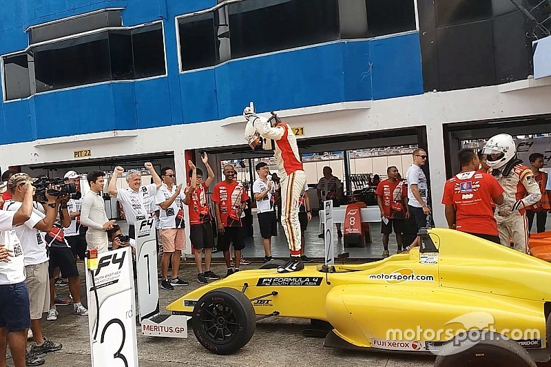 F4/SEA Sentul: Race 2 penuh drama, Gowda menang, Presley dan Keanon terlibat insiden terpisah