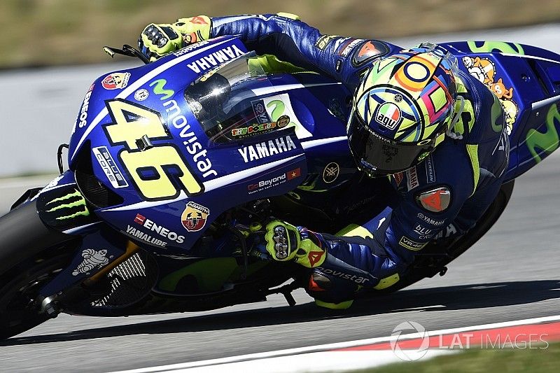 Rossi: “Por desgracia, Yamaha no tiene listo el software para los mensajes en la moto”