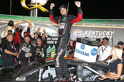 Truex Jr domina e vence etapa de Kentucky da NASCAR Cup