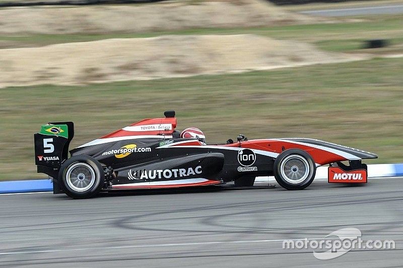 Pedro Piquet conquista pódio em campeonato na Nova Zelândia