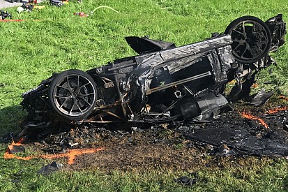Richard Hammond ontsnapt aan erger bij enorme crash heuvelklim
