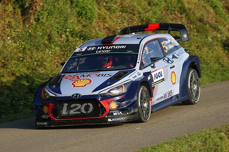 Thierry Neuville regala alla Hyundai la vittoria al Tour de Corse 2017