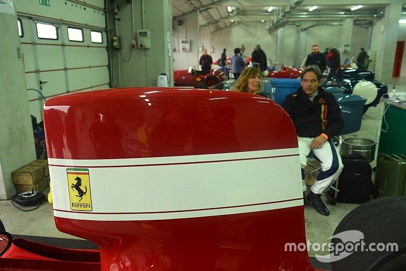 La Ferrari 312 B3 e in secondo piano Alex Caffi all'Historic Minardy Day