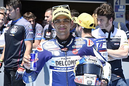 Moto3: pole de récord para Martín