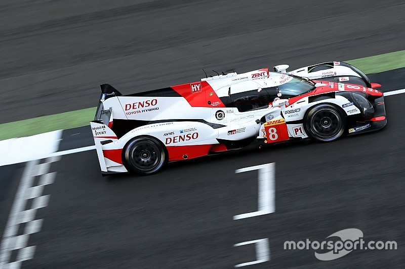 Davidson manda a mitad de carrera