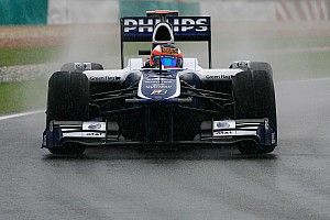 Barrichello: "Williams, "paralı" pilotları yarıştırmanın bedelini ödüyor"