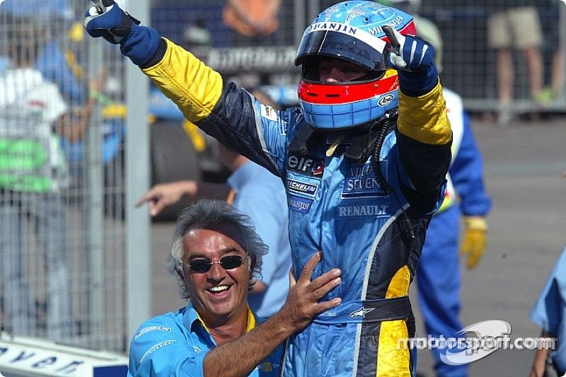 Fernando Alonso, vainqueur, célèbre sa victoire avec Flavio Briatore