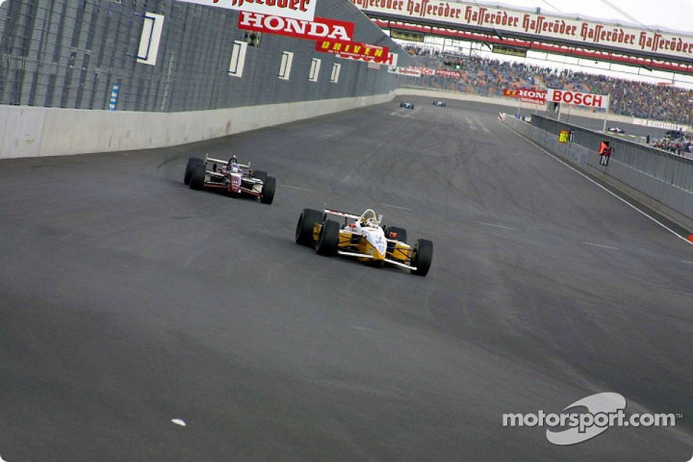 Kenny Brack in front of Alex Zanardi