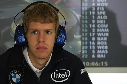 Vettel Schumacherre emlékeztette a korábbi BMW-főnököt
