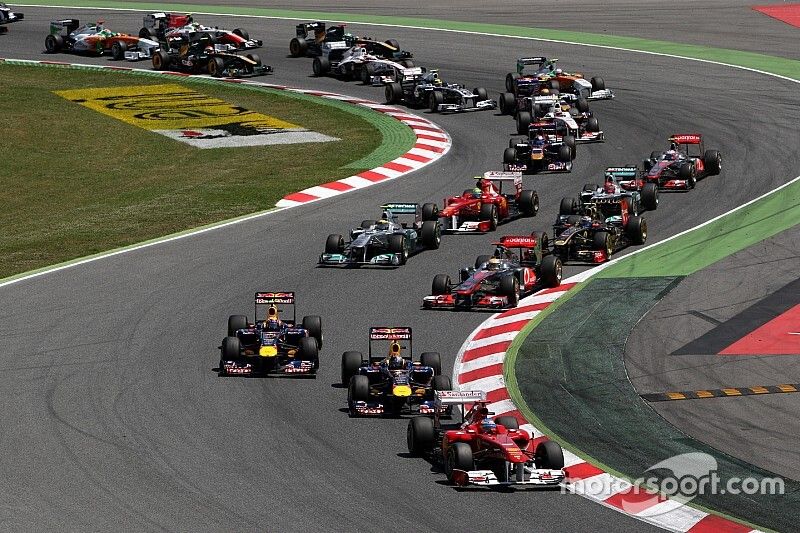 Vídeo y fotos: la salida estelar de Alonso en el GP de España 2011
