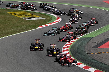 Vídeo y fotos: la salida estelar de Alonso en el GP de España 2011