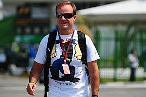 Barrichello revela oportunidades de correr na McLaren e mágoa de Ron Dennis: “Nunca mais falou comigo”