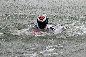 El día que Lorenzo celebró ganar en Jerez con un chapuzón en el lago