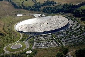 McLaren попыталась взять кредит под залог базы. Но оказалось, что та уже заложена