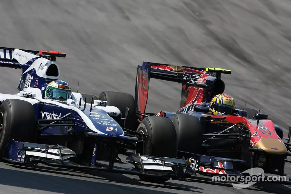 Rubens Barrichello, Williams F1 Team, y Jaime Alguersuari, Scuderia Toro Rosso
