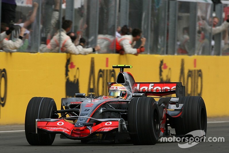 Hamilton faz 35 anos; relembre todos os carros do inglês na F1