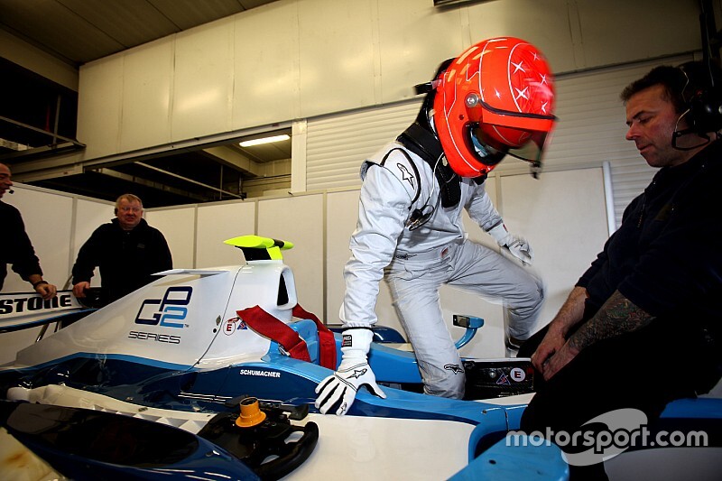 10 éve, hogy Schumacher visszatért, és egy GP2-es autóval tesztelt: képek, videó